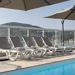 Riviera Hotel *