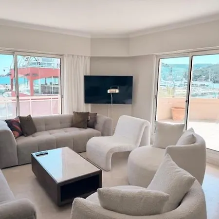 Riviera מלון
