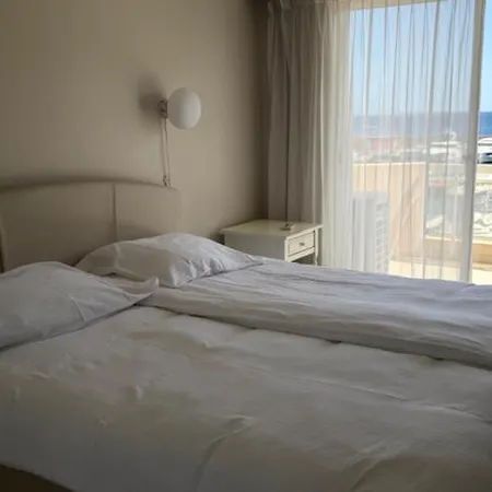 Riviera מלון *