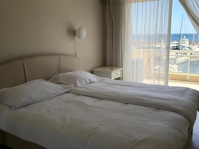 Riviera Hotell *